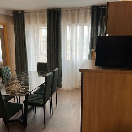 Villa Nadiya App Pool, Parking Торрев'єха Екстер'єр фото