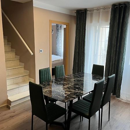 Villa Nadiya App Pool, Parking Торрев'єха Екстер'єр фото