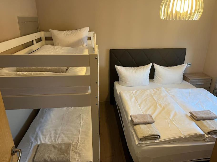 Villa Nadiya App Pool, Parking Торрев'єха Екстер'єр фото