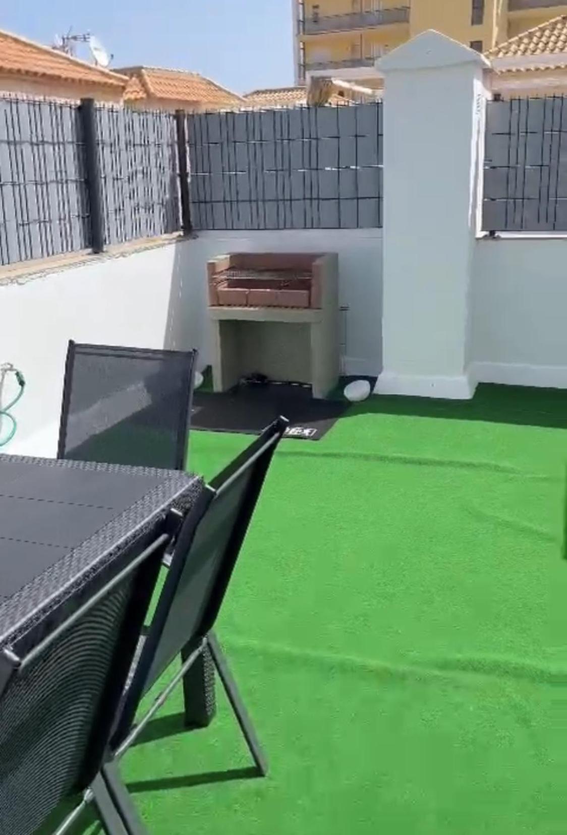 Villa Nadiya App Pool, Parking Торрев'єха Екстер'єр фото