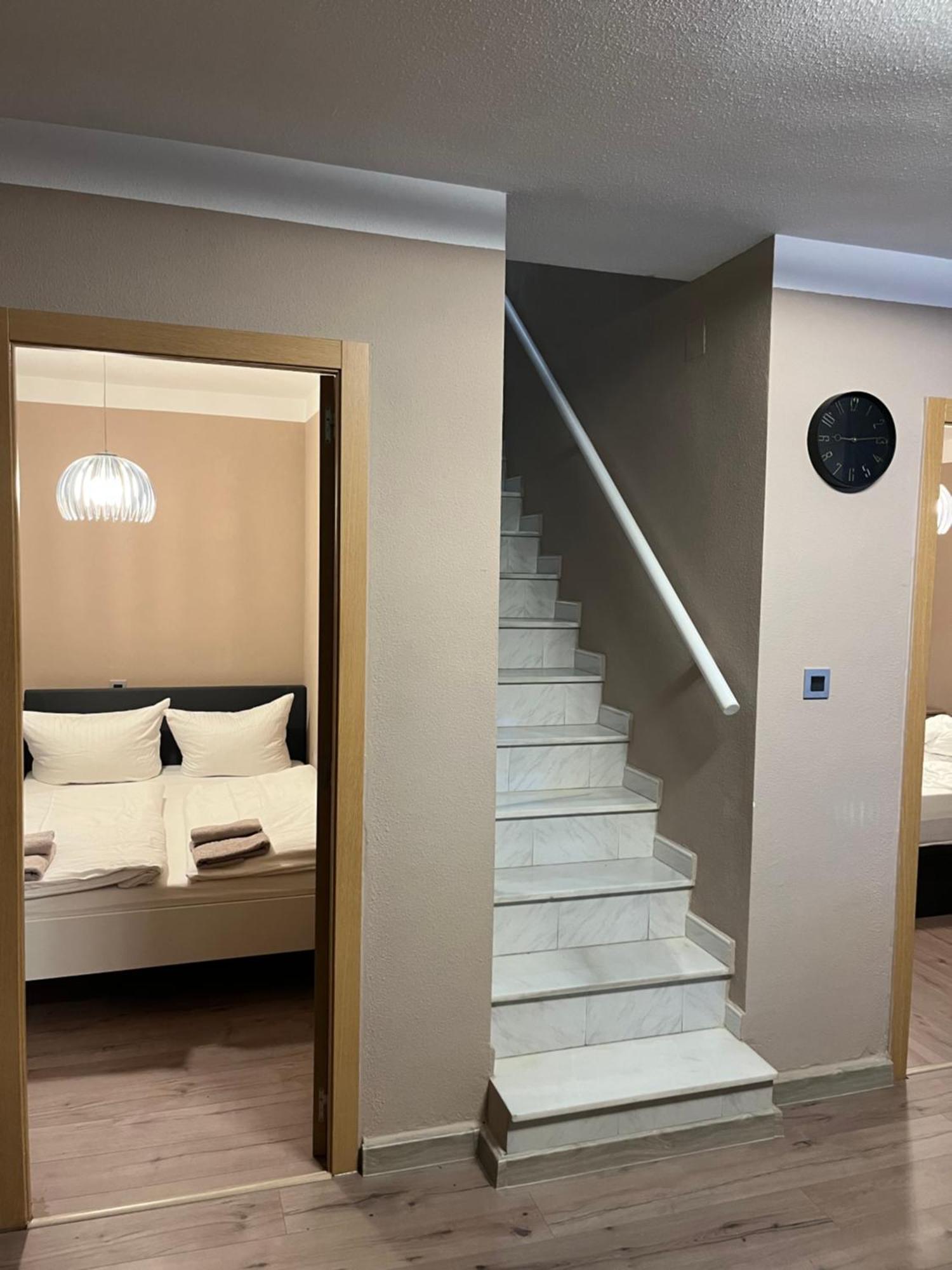 Villa Nadiya App Pool, Parking Торрев'єха Екстер'єр фото