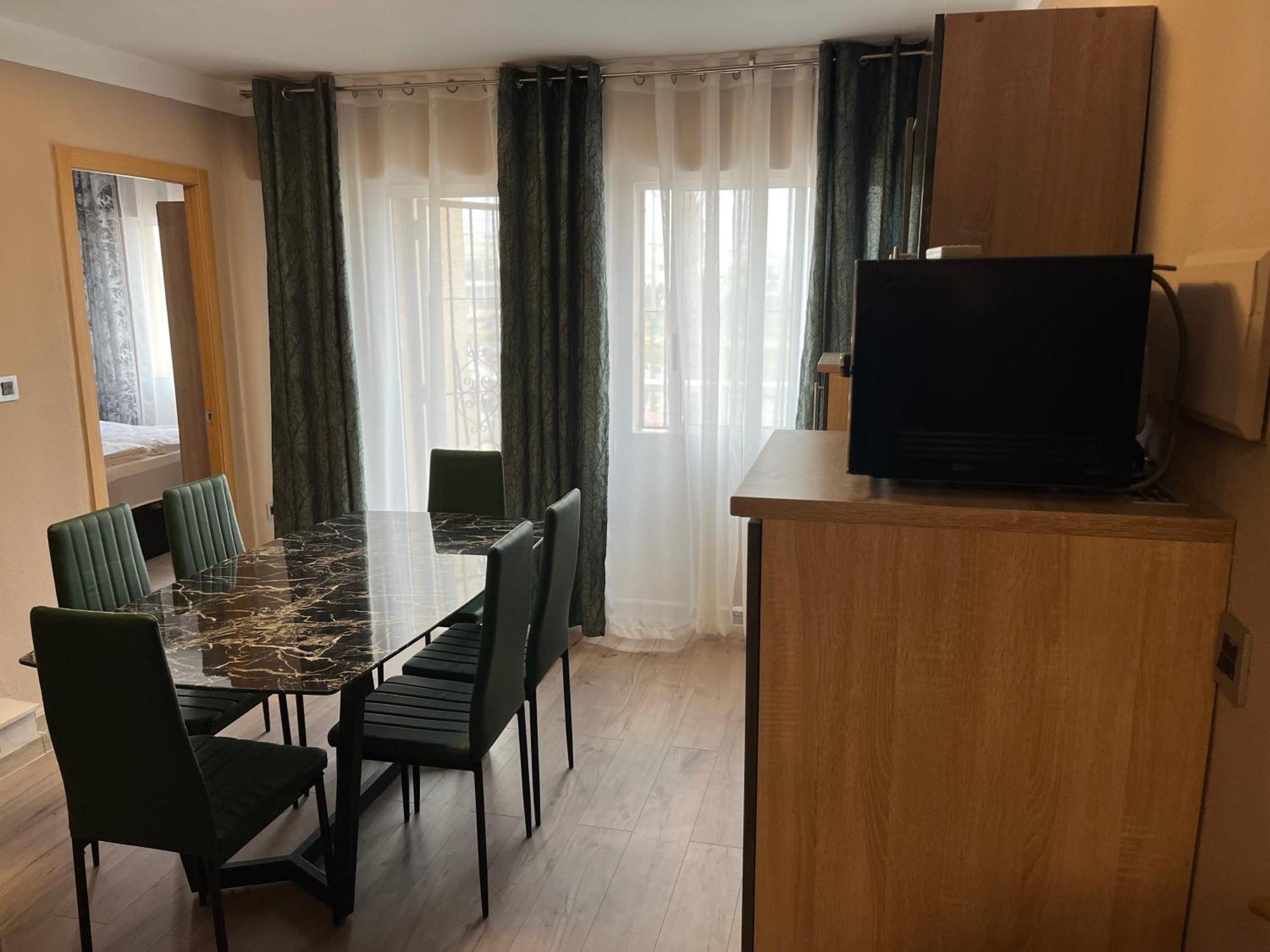 Villa Nadiya App Pool, Parking Торрев'єха Екстер'єр фото