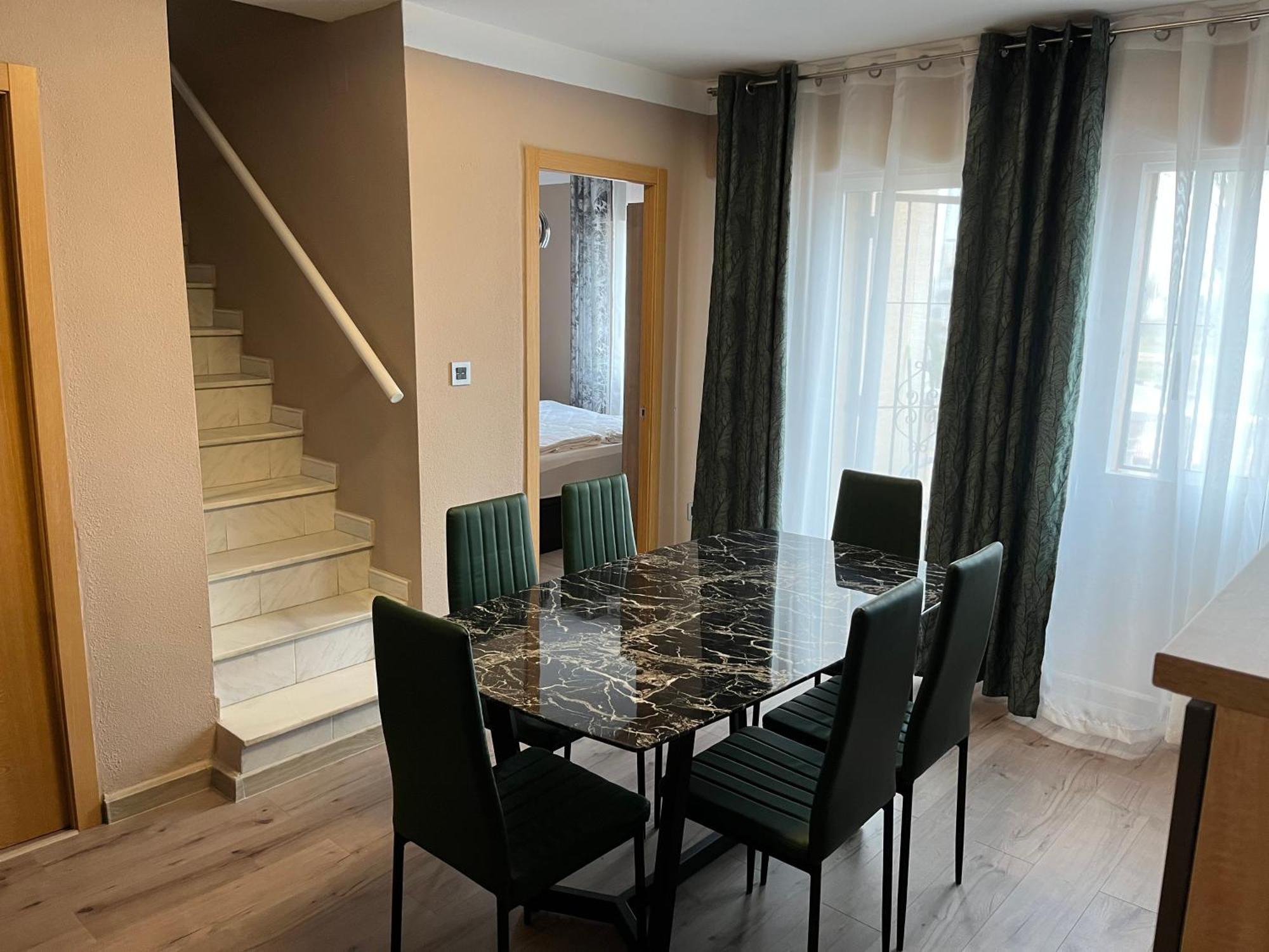 Villa Nadiya App Pool, Parking Торрев'єха Екстер'єр фото