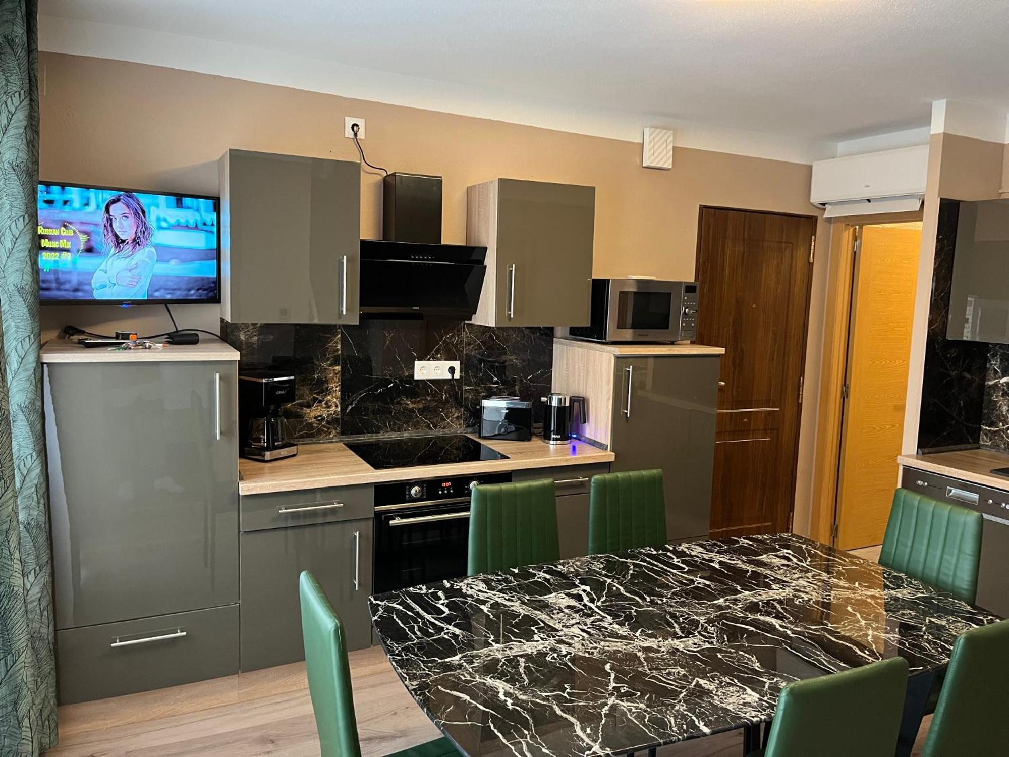 Villa Nadiya App Pool, Parking Торрев'єха Екстер'єр фото