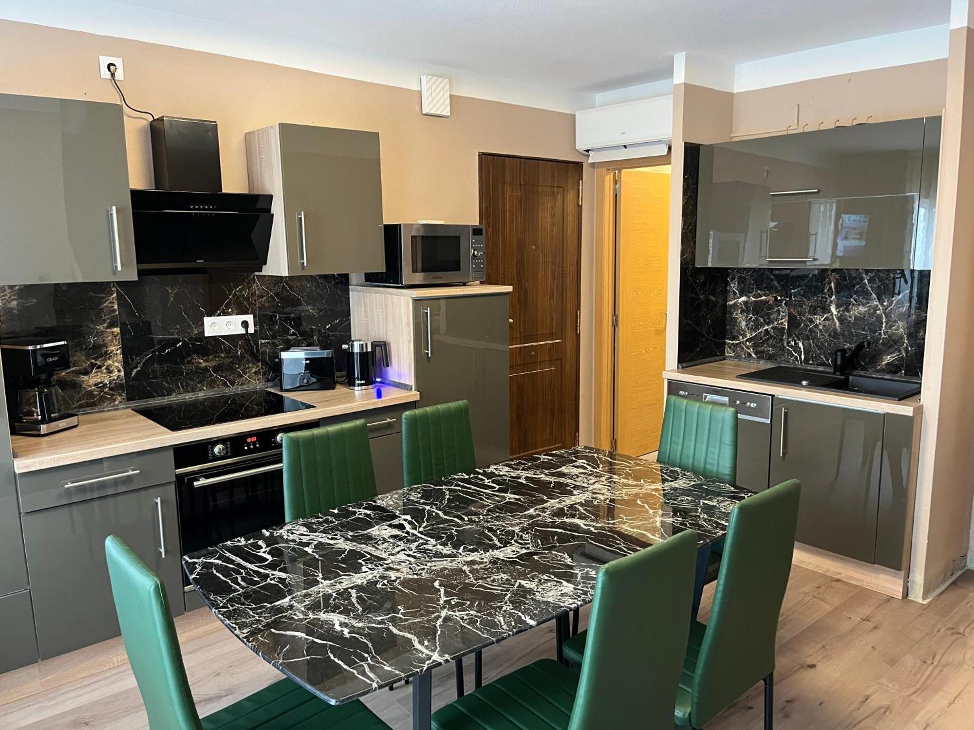 Villa Nadiya App Pool, Parking Торрев'єха Екстер'єр фото